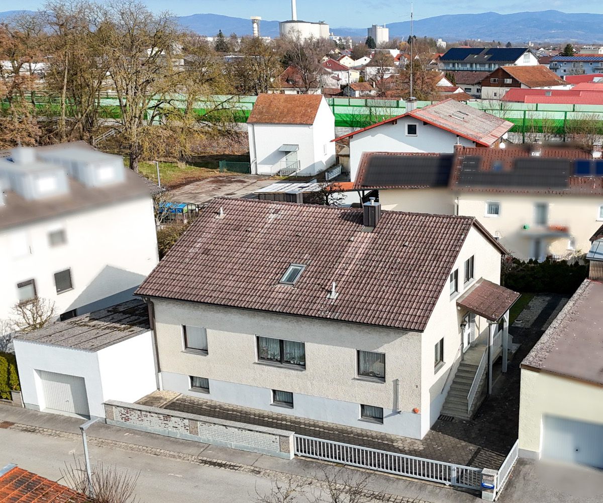 Renovierungsbedürftiges Zweifamilienhaus in Plattling